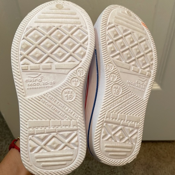 Cute plastic shoes for beach or pool, in perfect condition - Picture 4 of 5